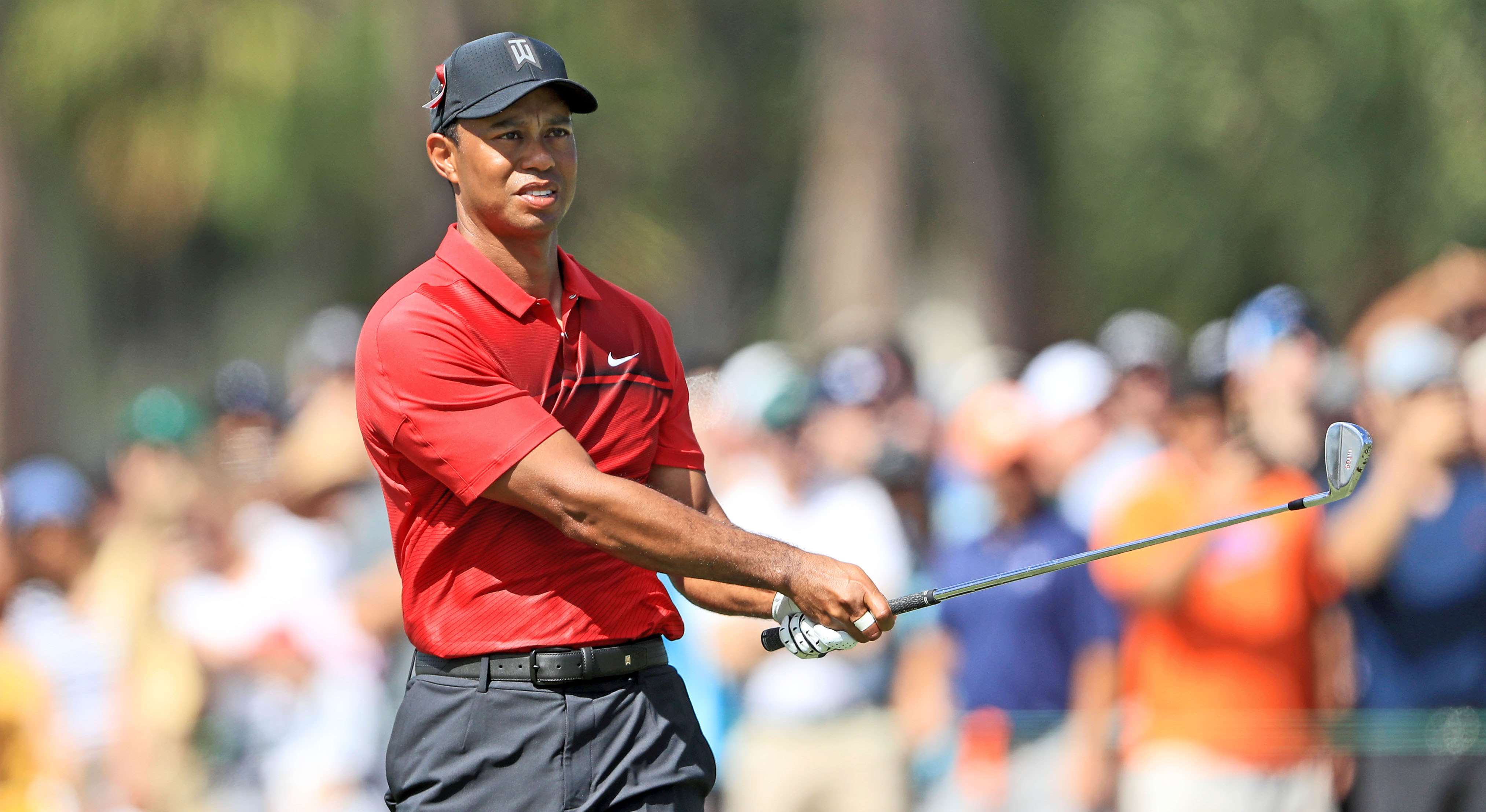 PALM BEACH GARDENS, FL - FEBRUARY 25: Tiger Woods of the United States plays his third shot on the par 5, third hole during the final round of the 2018 Honda Classic on The Champions Course at PGA National Resort on February 25, 2018 in Palm Beach Gardens, Florida. (Photo by David Cannon/Getty Images)